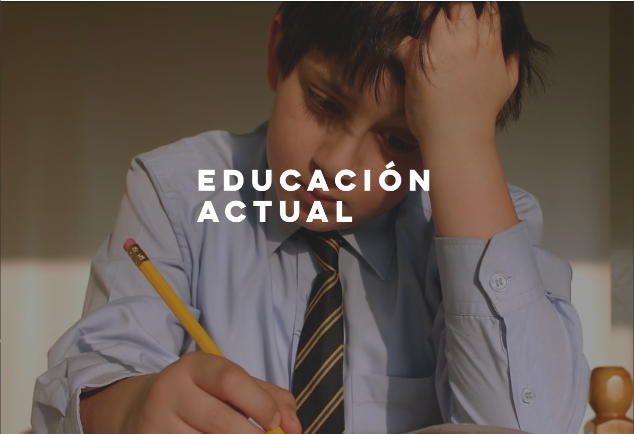 Educación actual: niño con síntomas de estrés escolar