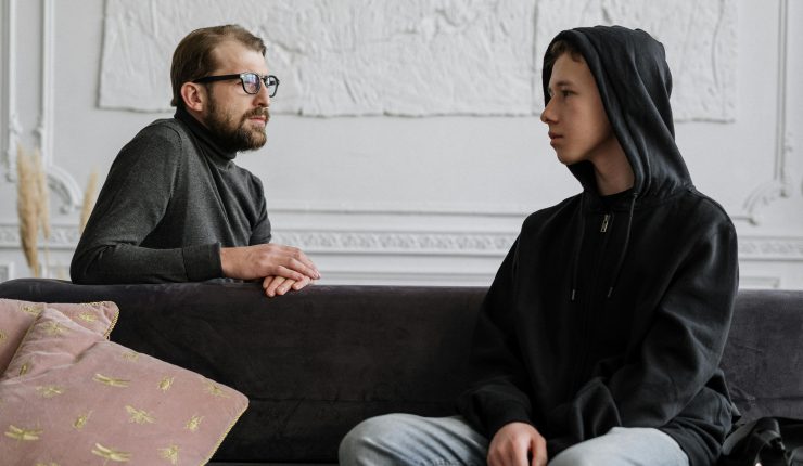¿Cómo padres y colegios pueden ayudar ante problemas de salud mental en niños y adolescentes?