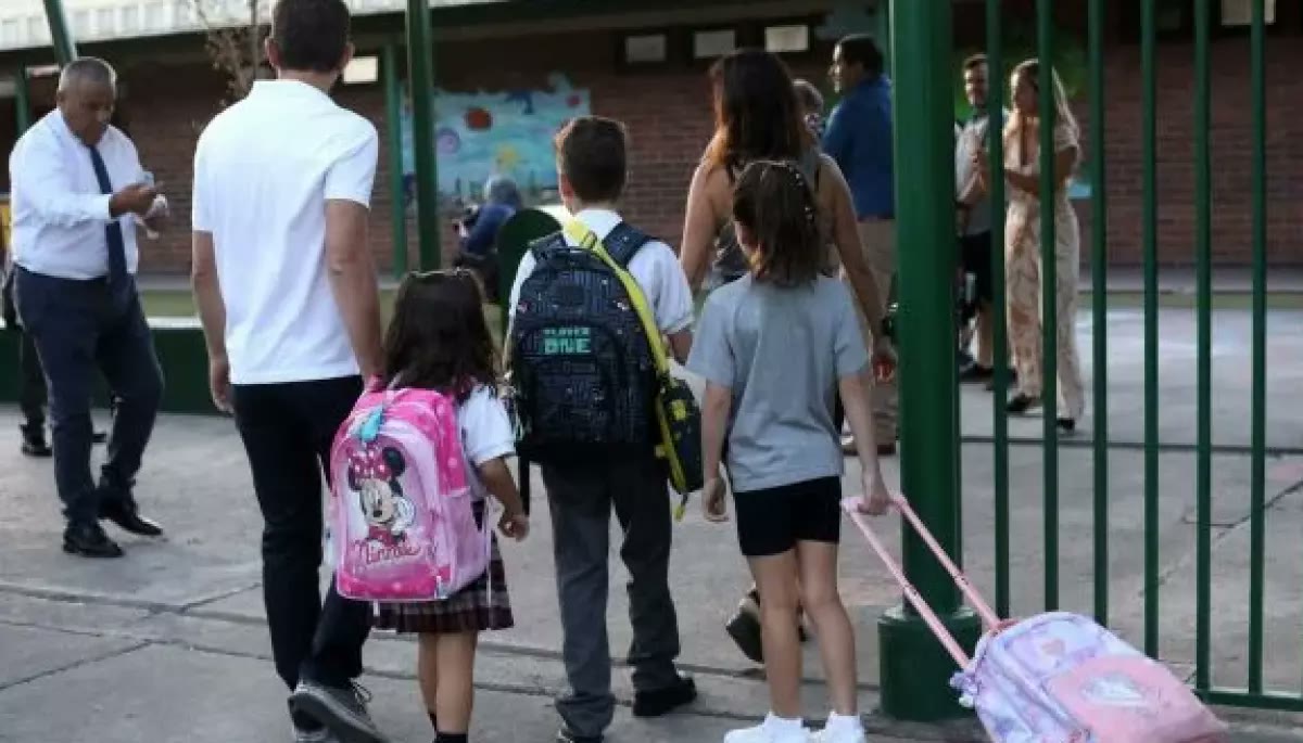 De las vacaciones al aula: psicóloga entrega claves para apoyar a los hijos
